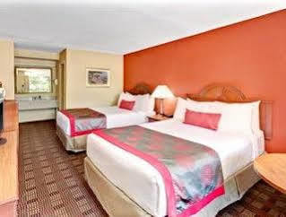 Ramada By Wyndham Baltimore West Eksteriør billede